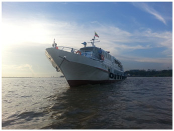 Front View of RV King Whale